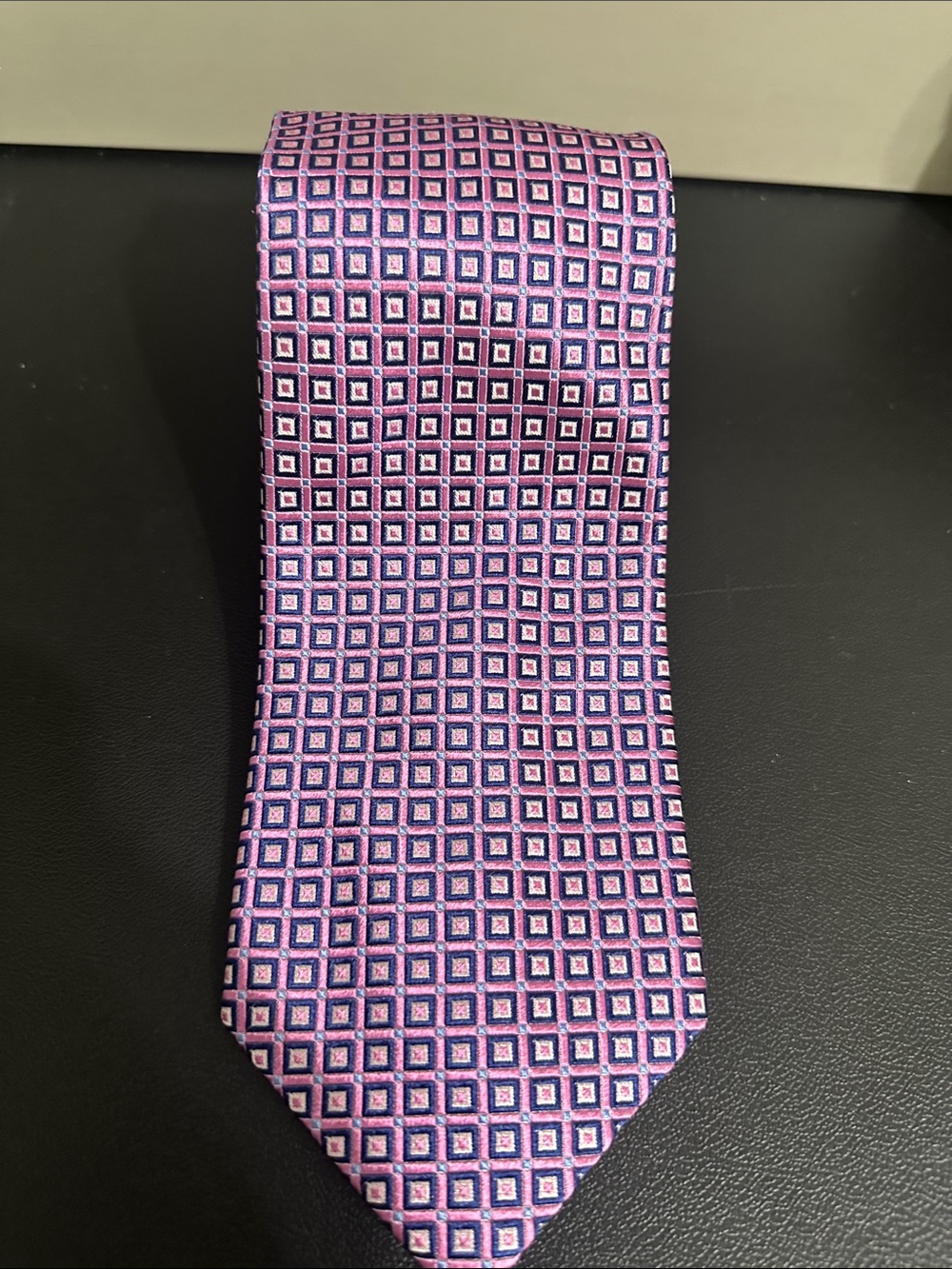Chaps Men's Pink Geometric Silk Tie - Unbranded